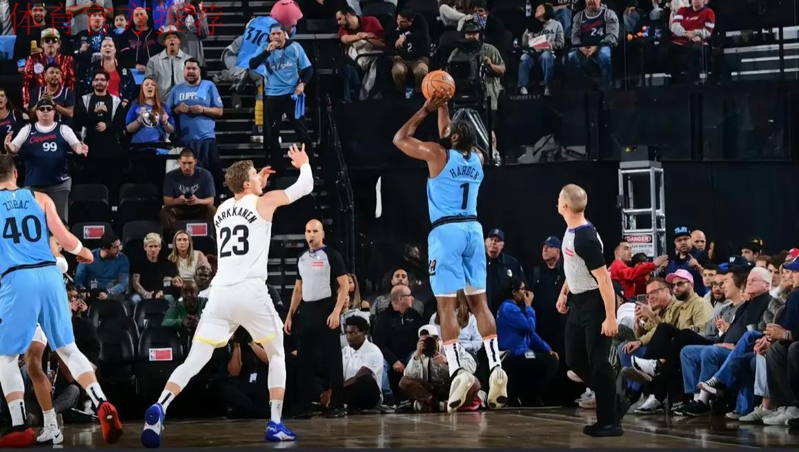 反超比分！哈登连续2次助攻邓恩命中底角三分